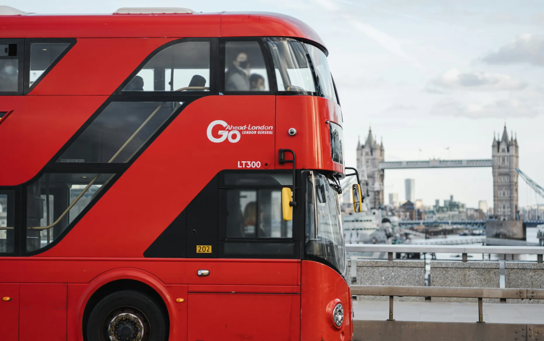 How Phone App Bus Advertising Helps Londoners Cut the Queues with WeQ4U