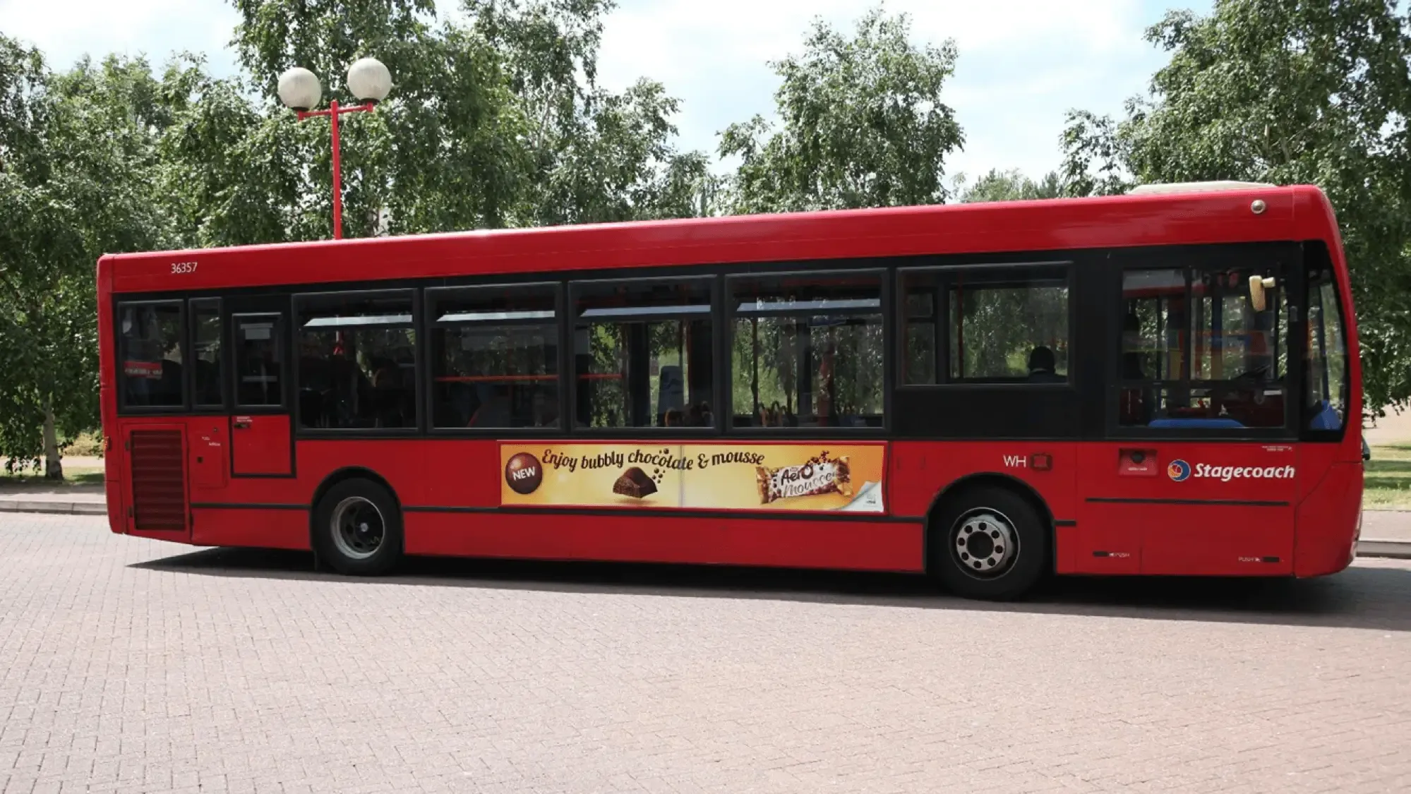 Give Your Brand a Boost with Bus Streetliners: HighโFrequency OOH That Packs a Punch